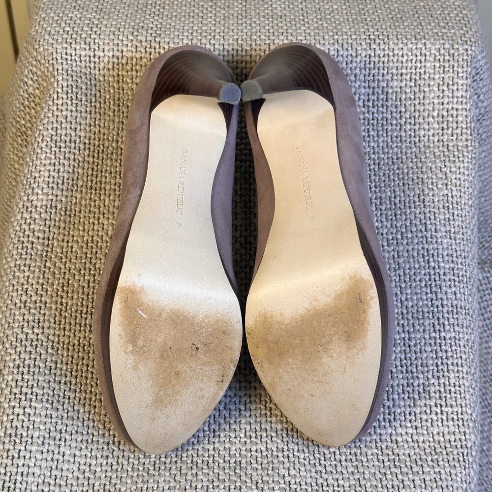 Banana Republic Taupe Suede Platform Pumps | Classic Round-Toe Heels | Size 6 - Picture 8 of 8